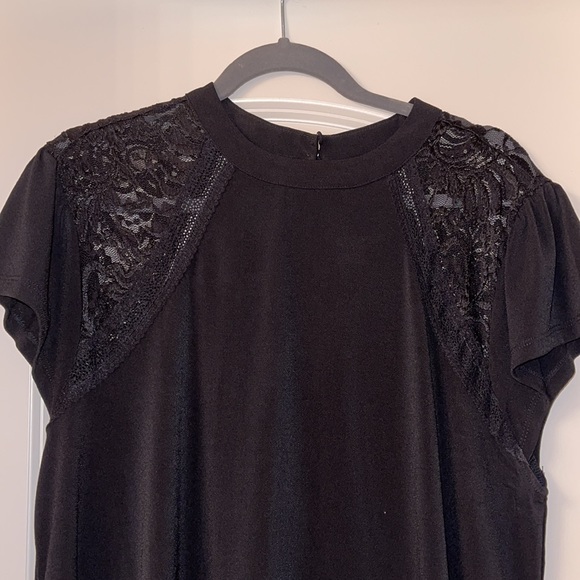 Delicate cap sleeve dress shirt - Picture 2 of 7